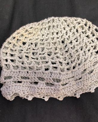 Cappello a rete fatto a mano