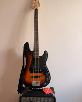 Squier Bass + Amp Fender Rumble 15