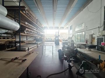 Capannone + Appartamento arredato + Campo da PADEL