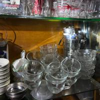 Bichieri tazze piatti varie cose per la casa