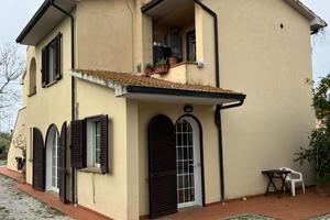 Porzione casa a - ParatinoCecina