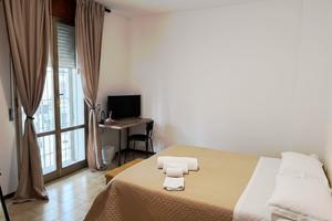 Stanza singola con letto matrimoniale