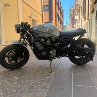 Suzuki GSX 600 F Meravigliosa Cafè Racer