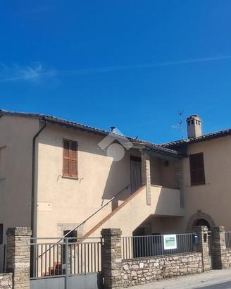 CASA INDIPENDENTE A SPELLO