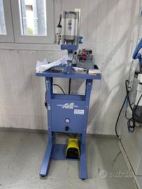 Attacca bottoni pneumatica