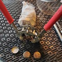 Pratica tappatrice tappi a corona