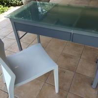 Scrivania in vetro acidato con sedia