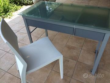 Scrivania in vetro acidato con sedia