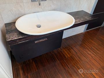 Mobile bagno sospeso con lavandino