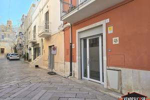GRAZIOSO LOCALE COMMERCIALE NEL BORGO ANTICO DI