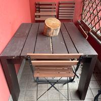 Tavolo di legno molto robusto e pesante