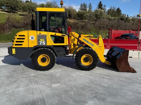 Pala gommata KOMATSU WA 75-3