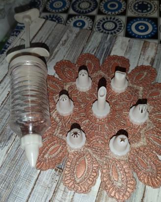 Siringa per dolci con 8 beccucci