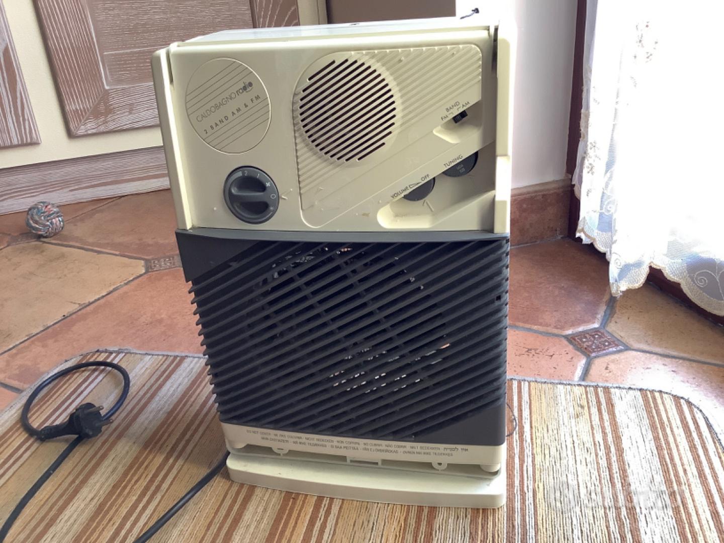 Caldobagno DeLonghi con radio 2bande AM FM - Elettrodomestici In vendita a  Avellino