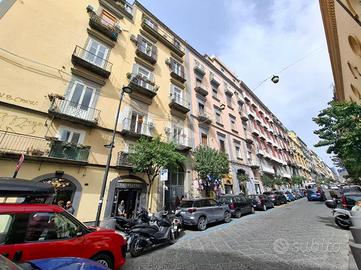 4 LOCALI A NAPOLI