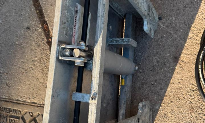 Power lift bobs machine