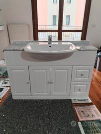 mobile lavandino e specchio bagno