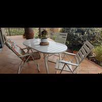 Tavolo da giardino con sedie