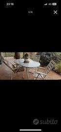 Tavolo da giardino con sedie