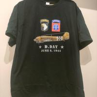 Maglietta con loghi militari