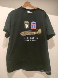 Maglietta con loghi militari