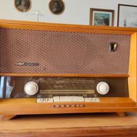 Radio a valvole Grundig Majestic 2065 funzionante.