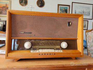 Radio a valvole Grundig Majestic 2065 funzionante.