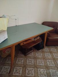 Tavolo con vetro