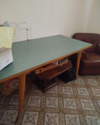 Tavolo con vetro