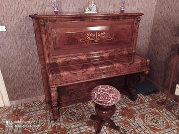 Pianoforte verticale in radica di noce intarsiato