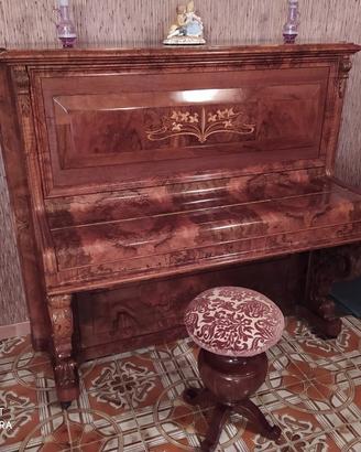 Pianoforte verticale in radica di noce intarsiato