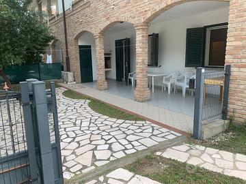 Maggio CON GIARDNO IND. a Lido Scacchi -458-