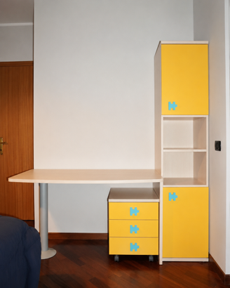 Scrivania e libreria con cassettiera angolo studio