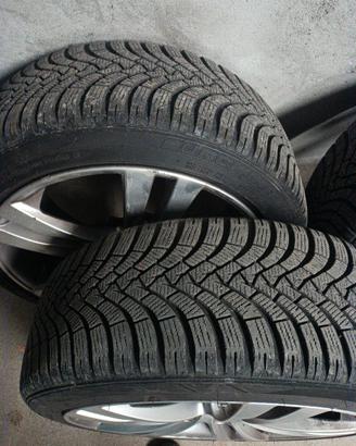 GOMME INVERNALI 215 45 R18 93V
