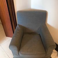 Poltrona grigiacomoda sfoderabile + mobiletto IKEA