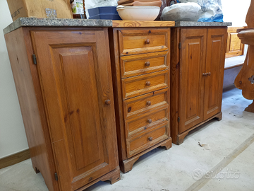 Pezzi di cucina in pino russo