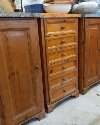 Pezzi di cucina in pino russo