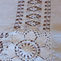 Tovaglia in merletto fatta a mano