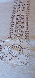 Tovaglia in merletto fatta a mano
