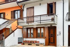 CASA SEMINDIPENDENTE A SERLE