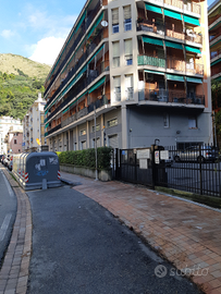 Nervi, via del Commercio 11, privato vende box