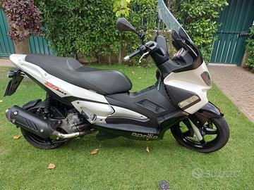 Aprilia SR Max 300 - 2011