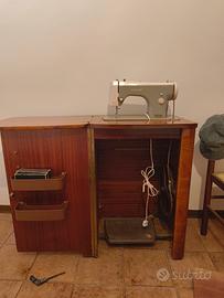 Macchina da cucire vintage con mobile – €80