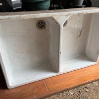Lavandino in ceramica a doppia vasca