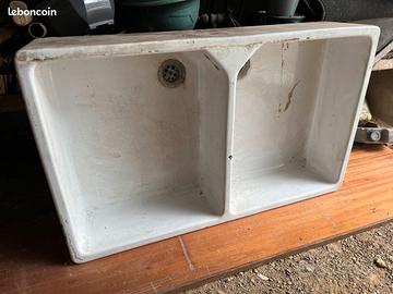 Lavandino in ceramica a doppia vasca