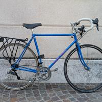Bici da corsa vintage modernizzata