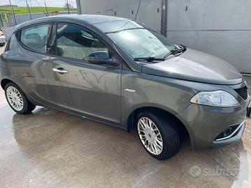Lancia Ypsilon 1.2 69 CV 5 porte NEOPATENTATI