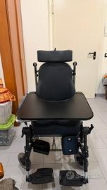 Sedia a rotelle polifunzionale