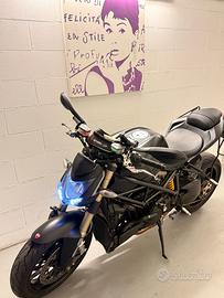 Ducati Streetfighter 848 "Dark Stealth"  con borse