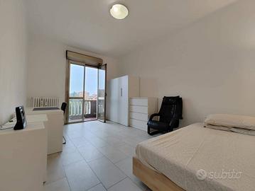 Stanza in appartamento di 75 m² a Milano